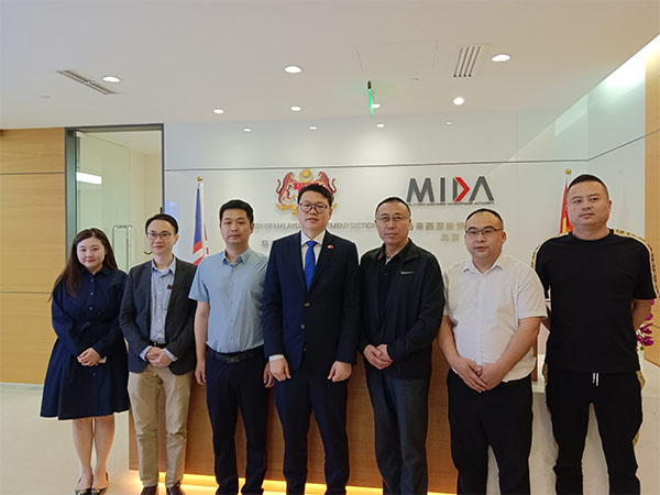 中鐵二局劉副部長一行與馬來西亞使館代表進行業(yè)務洽談